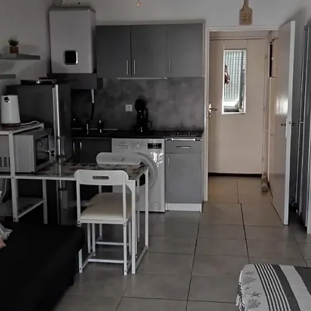 Sur Le Port, Studio Avec Vue Sur La Marina Appartement