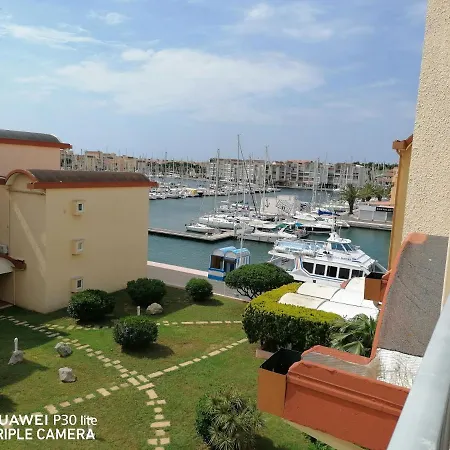 Sur Le Port, Studio Avec Vue Sur La Marina Apartment